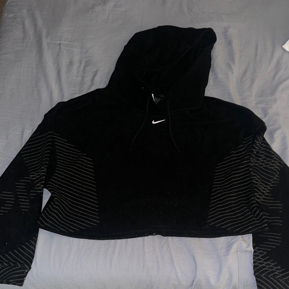 Nike Women's Black and Gray Cropped Therma Fit ADV Hoodie